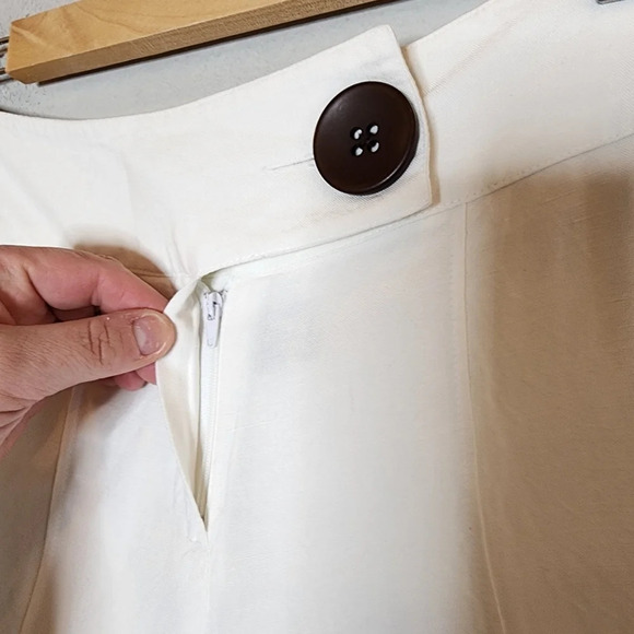 Larry Levine linen rayon white cropped wideleg pants.  Size 6 - Picture 3 of 14